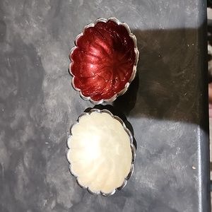 Red and cream clam trinket dish